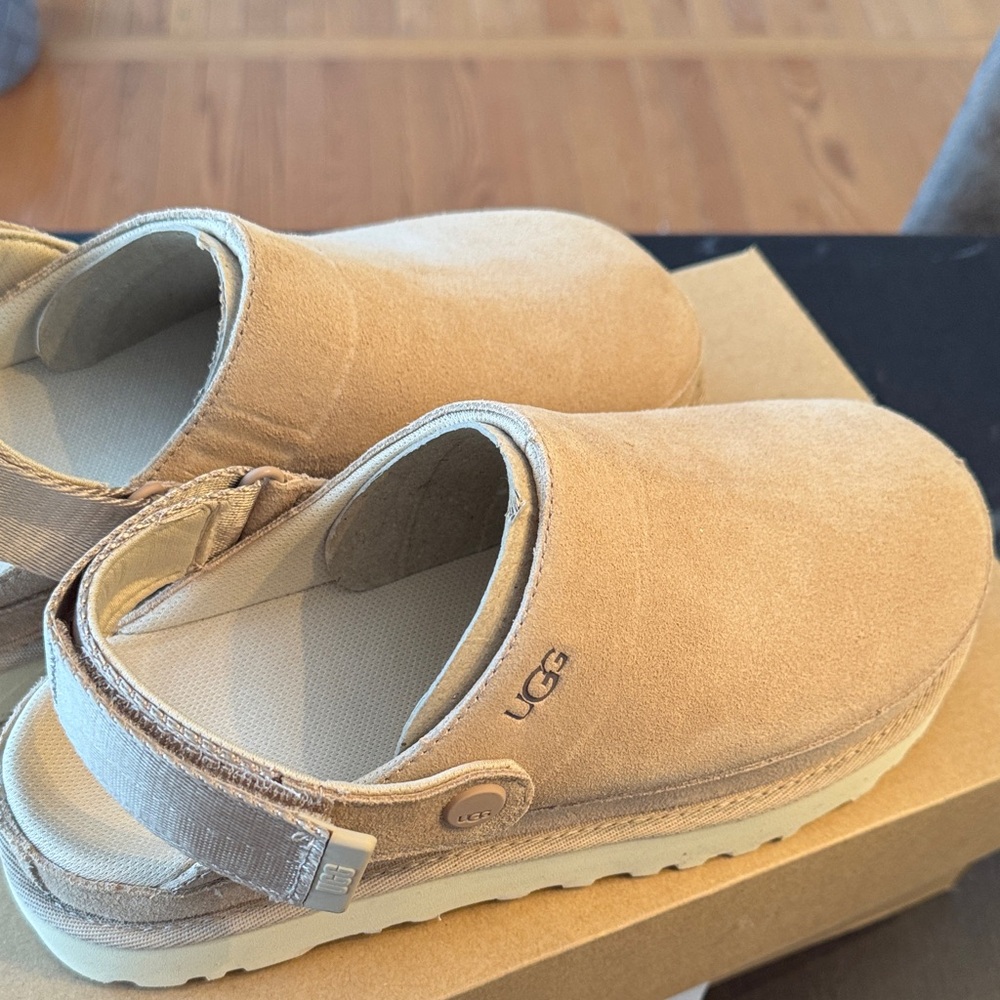 UGG Clogs - Picture 6 of 9